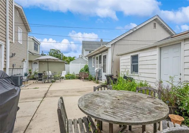 Photo 3 of Single family home for sale at 347 Bayville Ave, Bayville, NY 11709 | MLS# 897325 | Listing updated on 2026-04-15