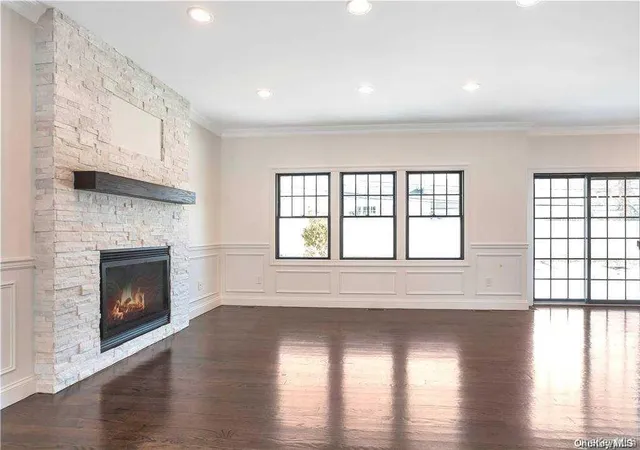 3rd image of 27 Cypress Ave, Oyster Bay, NY 11714 | MLS# 897718