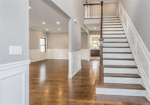 5th image of 27 Cypress Ave, Oyster Bay, NY 11714 | MLS# 897718