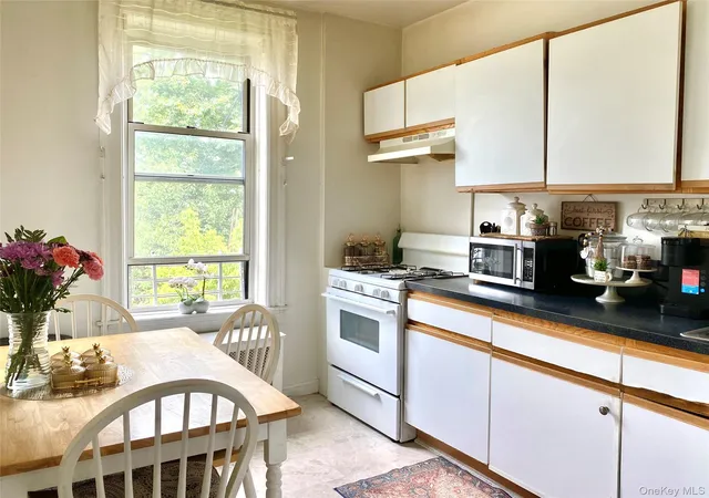 Listing Photo 4 - Condo for sale in building located at 561 72nd St, Brooklyn, NY 11209