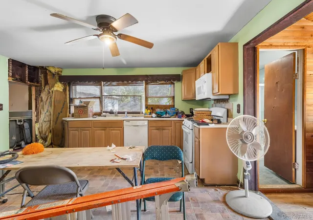 4th image of 59 Irish Ln, East Islip, NY 11730 | MLS# 898009