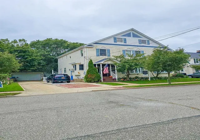 2nd image of 6 Windsor Pl, Lynbrook, NY 11563 | MLS# 898067
