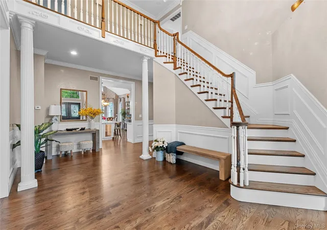3rd image of 11 Crick Holly Ln, East Islip, NY 11730 | MLS# 898150