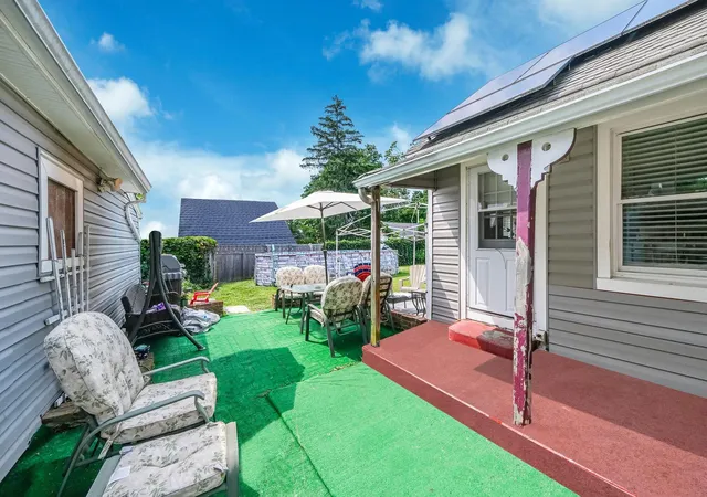 5th image of 46 Lincoln Ave, Sayville, NY 11782 | MLS# 898151