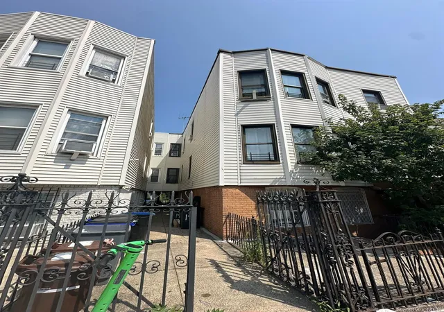 Photo 3 of Sale Pending at 1916 Barnes Ave, New York, NY 10462 | MLS# 898165 | Listing updated on 2026-08-18