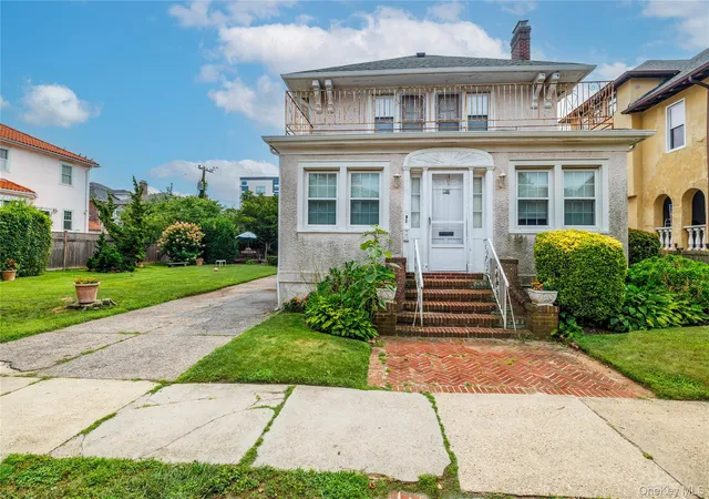 Photo 1 of Sale Pending at 150 E Beech St, Long Beach, NY 11561 | MLS# 898216 | Listing updated on 2025-10-20