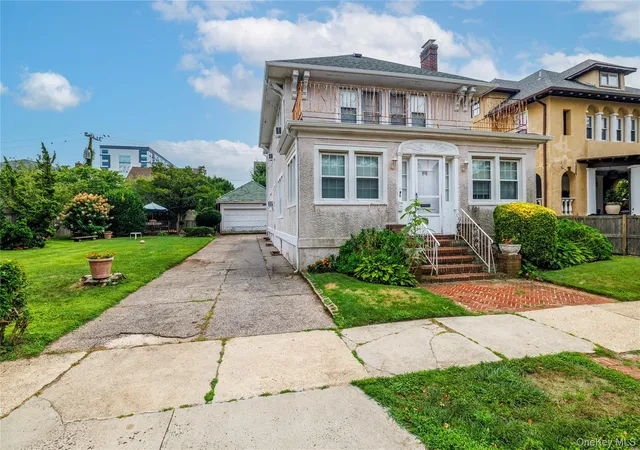 Photo 2 of Sale Pending at 150 E Beech St, Long Beach, NY 11561 | MLS# 898216 | Listing updated on 2025-10-20