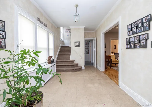 Photo 4 of Sale Pending at 150 E Beech St, Long Beach, NY 11561 | MLS# 898216 | Listing updated on 2025-10-20