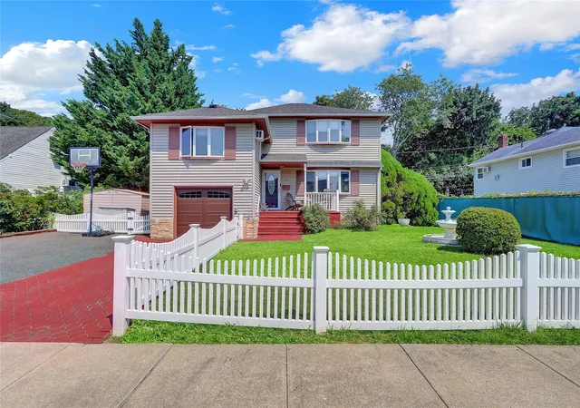 2nd image of 57 Elizabeth Dr, Bethpage, NY 11714 | MLS# 898400