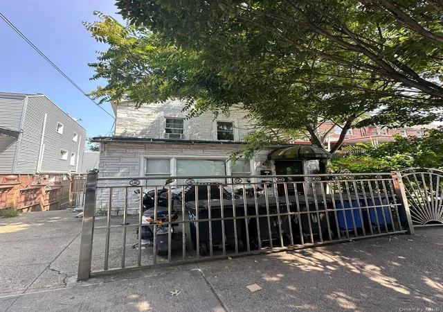 Photo 3 of Sale Pending at 2080 Matthews Ave, Bronx, NY 10462 | MLS# 898483 | Listing updated on 2026-08-18