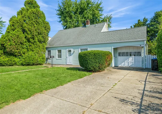 Single Family Residence at 41 Chase Ln, Levittown, NY 11756 | MLS# 898491 | | Sold on 2025-09-25
