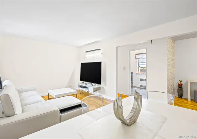 2nd image of 147 10 84th Rd #4G, Jamaica, NY 11435 | MLS# 898592