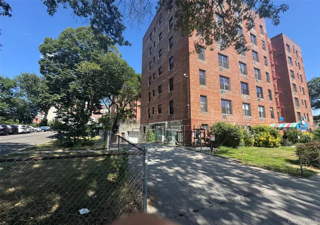 1st image of 140 15 Holly Ave #2M, Flushing, NY 11355 | MLS# 899300