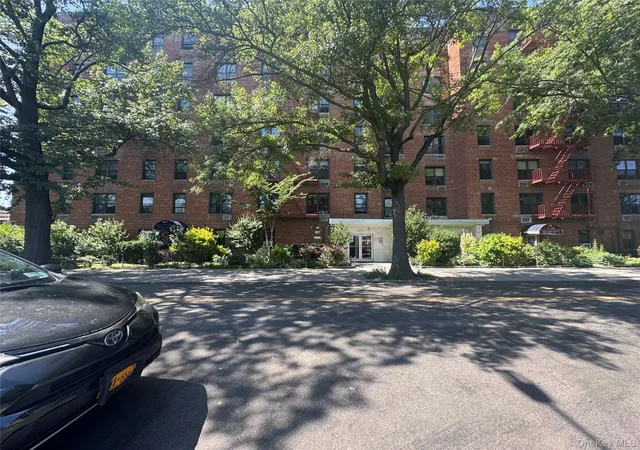 2nd image of 140 15 Holly Ave #2M, Flushing, NY 11355 | MLS# 899300