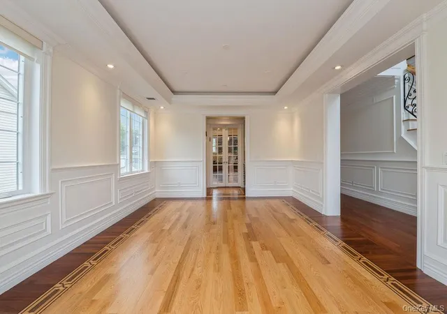 3rd image of 833 Glen Dr, Hempstead, NY 11598 | MLS# 899576