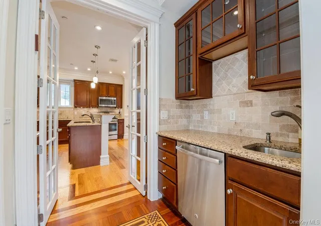 4th image of 833 Glen Dr, Hempstead, NY 11598 | MLS# 899576