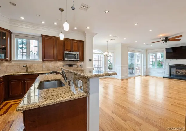 5th image of 833 Glen Dr, Hempstead, NY 11598 | MLS# 899576