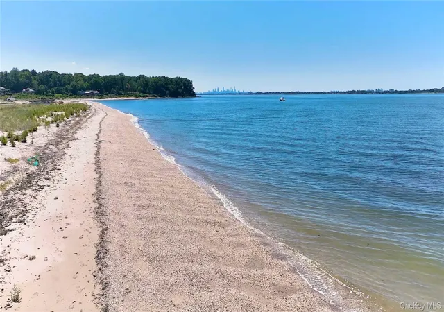 2nd image of 22 Messenger Ln, Port Washington, NY 11050 | MLS# 899968