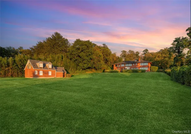 4th image of 22 Messenger Ln, Port Washington, NY 11050 | MLS# 899968