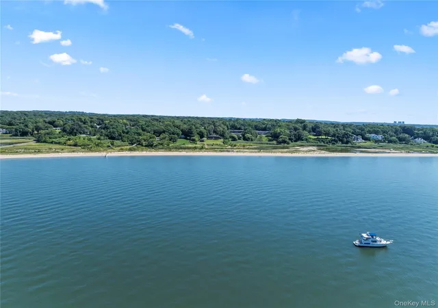 11th image of 22 Messenger Ln, Port Washington, NY 11050 | MLS# 899968
