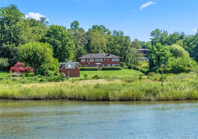 5th image of 22 Messenger Ln, Port Washington, NY 11050 | MLS# 899968