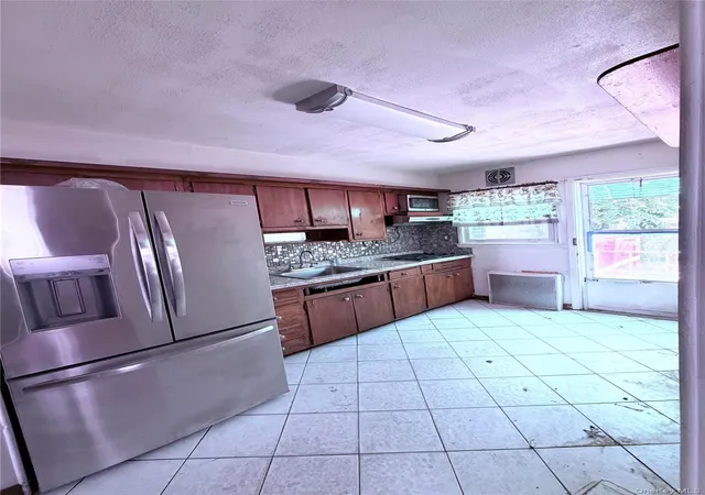 4th image of 11815 Springfield Blvd, New York, NY 11411 | MLS# 899975