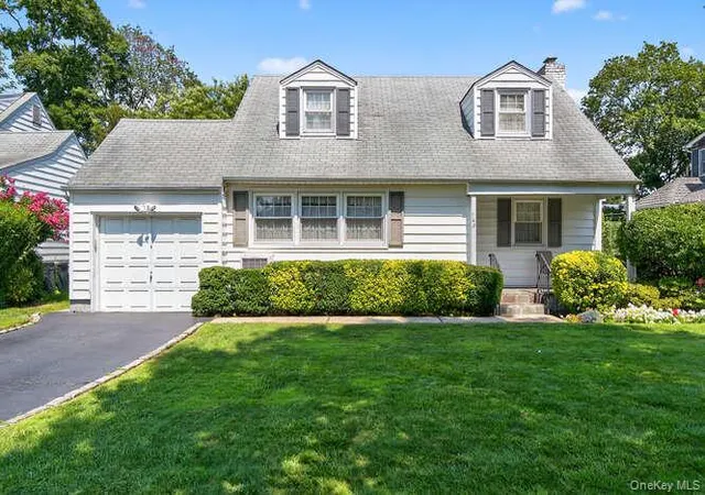 Single Family Residence at 165 Locust St, Garden City, NY 11530 | MLS# 900678 | | Sold on 2025-11-04