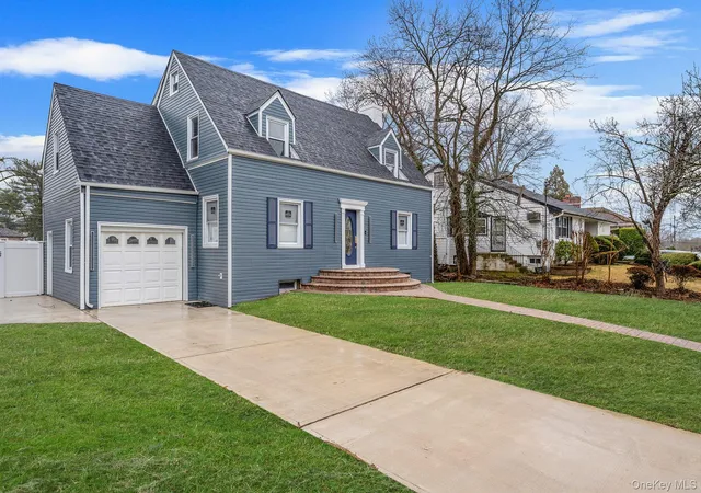 2nd image of 255 Moore Ave, Hempstead, NY 11520 | MLS# 901351