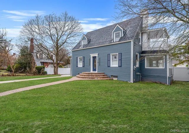 3rd image of 255 Moore Ave, Hempstead, NY 11520 | MLS# 901351