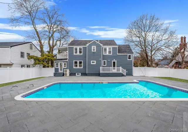 5th image of 255 Moore Ave, Hempstead, NY 11520 | MLS# 901351