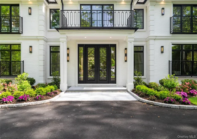 Photo 3 of Single family home for sale at 12 Quaker Ridge Dr, Oyster Bay, NY 11545 | MLS# 901446 | Listing updated on 2026-10-07