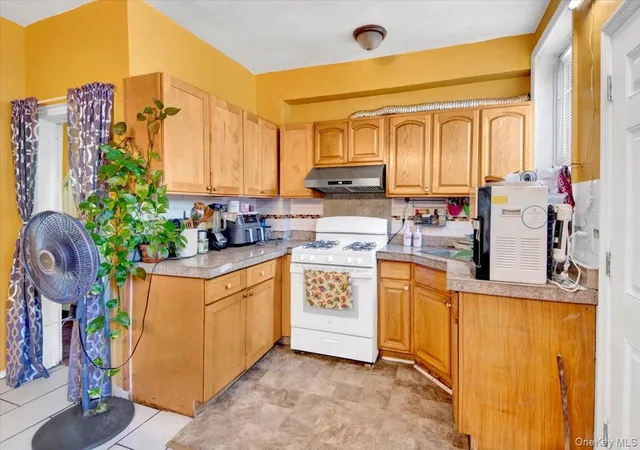 3rd image of 141 Webster Ave, Yonkers, NY 10701 | MLS# 901460