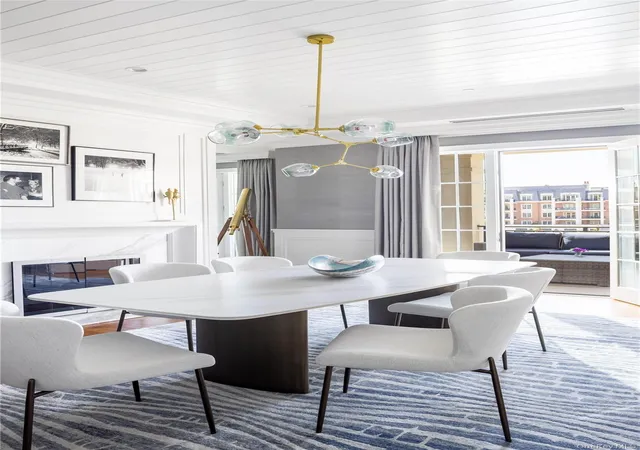 5th image of 2000 Royal Ct, North Hempstead, NY 11040