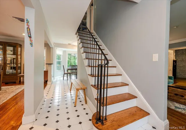 3rd image of 113 Old Mill Rd, North Hempstead, NY 11023 | MLS# 903378