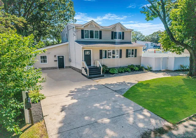 1st image of 10 Roy Ave, West Islip, NY 11795 | MLS# 903417