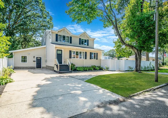 3rd image of 10 Roy Ave, West Islip, NY 11795 | MLS# 903417