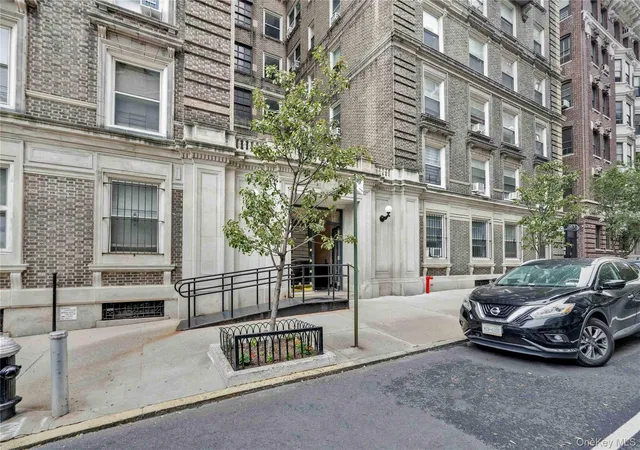 2nd image of 390 Riverside Dr, New York City, NY 10025