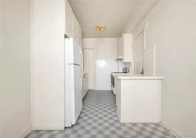 5th image of 390 Riverside Dr, New York City, NY 10025