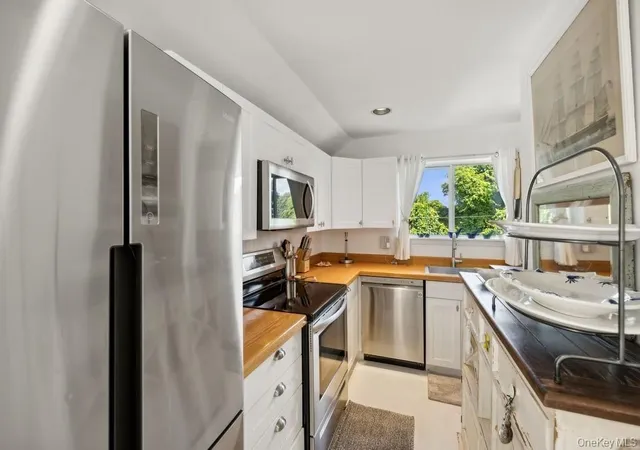 3rd image of 161 Monroe Dr, East Hampton, NY 11954 | MLS# 904058