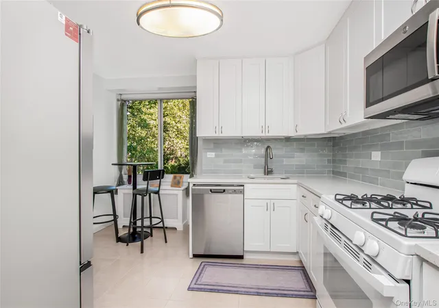 Photo 3 of House for sale at 3333 Henry Hudson Pkwy #2R, New York, NY 10463 | MLS# 904371 | Listing updated on 2026-09-30