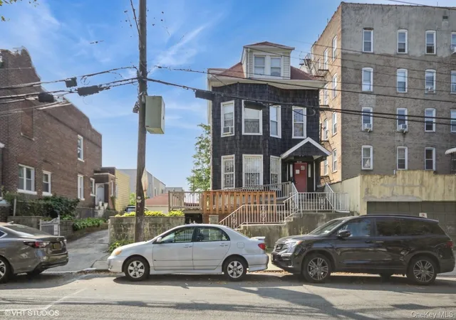 Photo 3 of Sale Pending at 4261 Byron Ave, Bronx, NY 10466 | MLS# 904492 | Listing updated on 2025-10-07