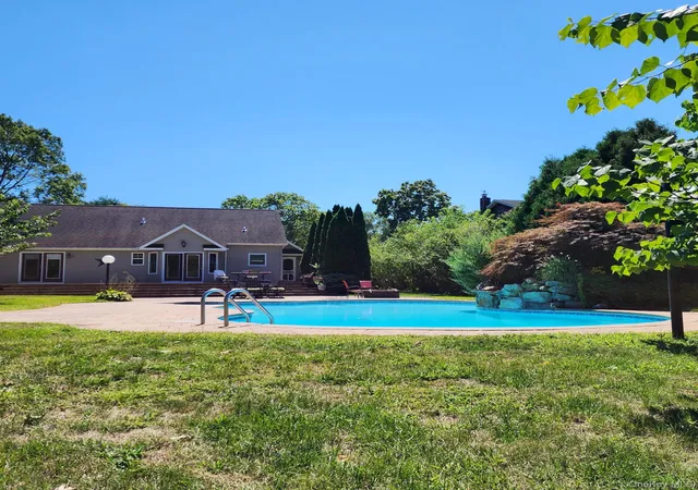 15th image of 289 Carleton Dr E, Shirley, NY 11967 | MLS# 904512