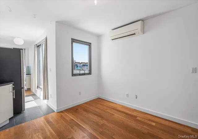 Photo 3 of Condo for sale at 236 N 7Th St #4L, New York, NY 11211 | MLS# 905009 | Listing updated on 2026-10-22