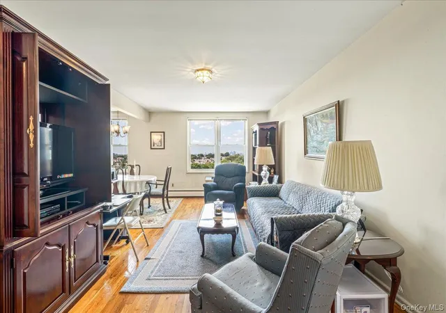 Homes for sale in New York, NY | 151-05 Cross Island Pkwy #6C, New York, NY 11357 | MLS# 905243