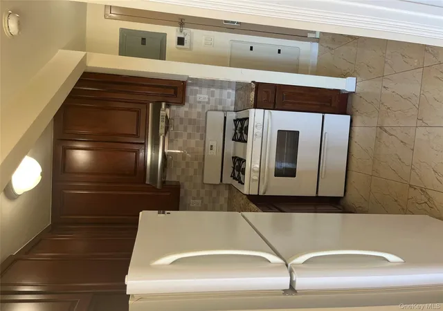 2nd image of 13621 Latimer Pl #3K, New York, NY 11354 | MLS# 905716
