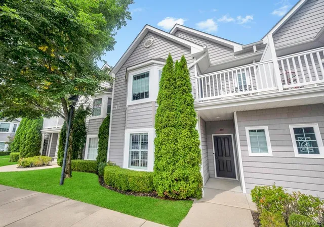 2nd image of 305 Okeefe Ct, Oakdale, NY 11769 | MLS# 905967