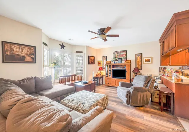 4th image of 305 Okeefe Ct, Oakdale, NY 11769 | MLS# 905967