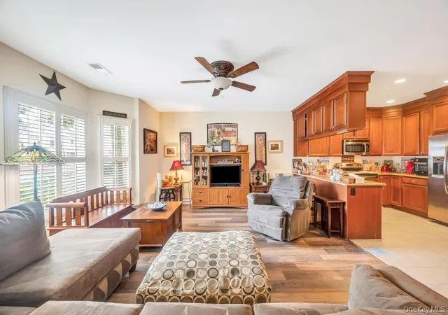 5th image of 305 Okeefe Ct, Oakdale, NY 11769 | MLS# 905967