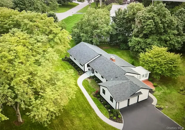 Photo 4 of Single family home for sale at 19 Michaels Ln, Oyster Bay, NY 11545 | MLS# 906140 | Listing updated on 2026-10-08