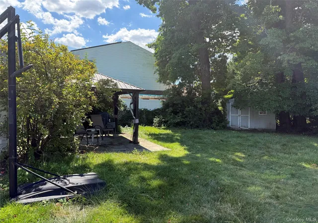 Photo 2 of Sale Pending at 109 Cherry Dr W, Plainview, NY 11803 | MLS# 906492 | Listing updated on 2026-08-18